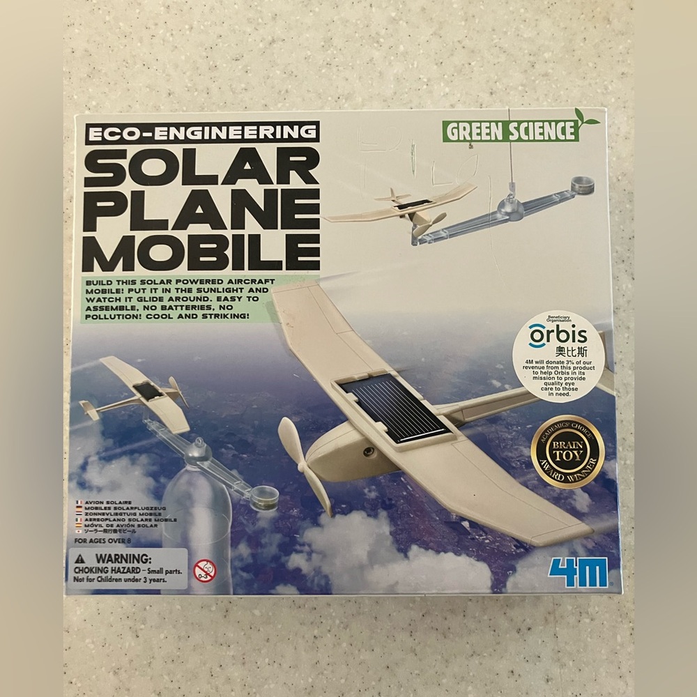 NWT Solar Powered Plane Mobile - Brain Toy Award Winner 🏅